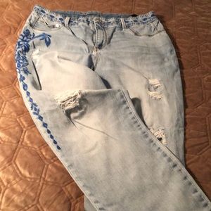 Chico’s destructed embroidered crop